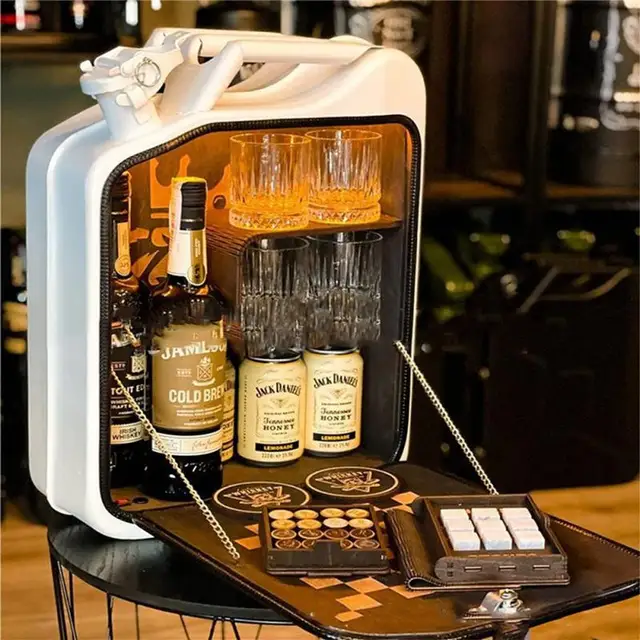 FUNRIN Noël Jerry Can Bar, Jerry Can Whiskey Bar, Mini Boissons Cabinet  Personnalisé Petit Bar Portable Bars Personnalisé Original Cadeau pour Un