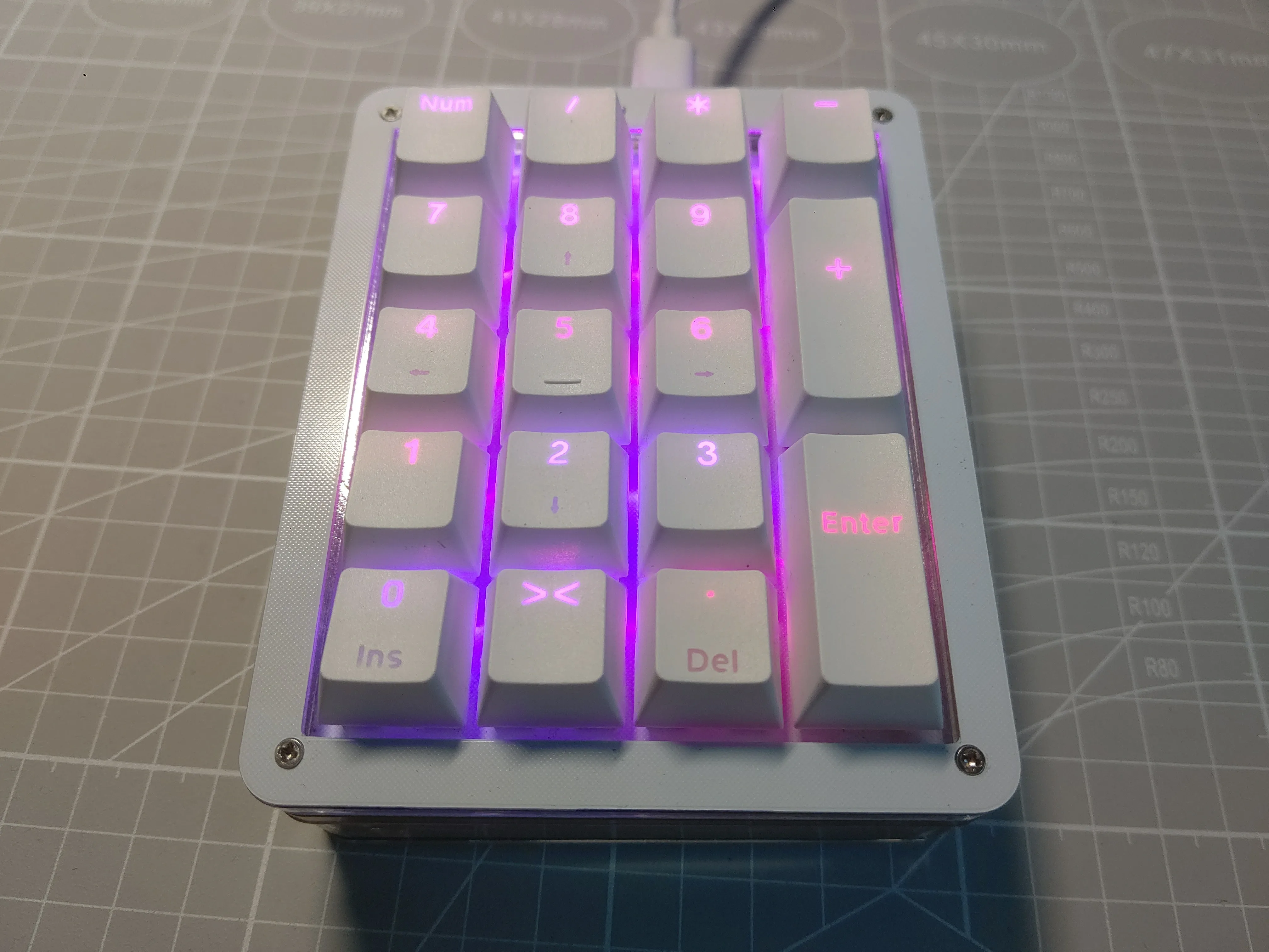 

Wired 18-Key Custom RGB Customized Design Mute High Sleeve Shaft Office Game Mechanical Keyboard