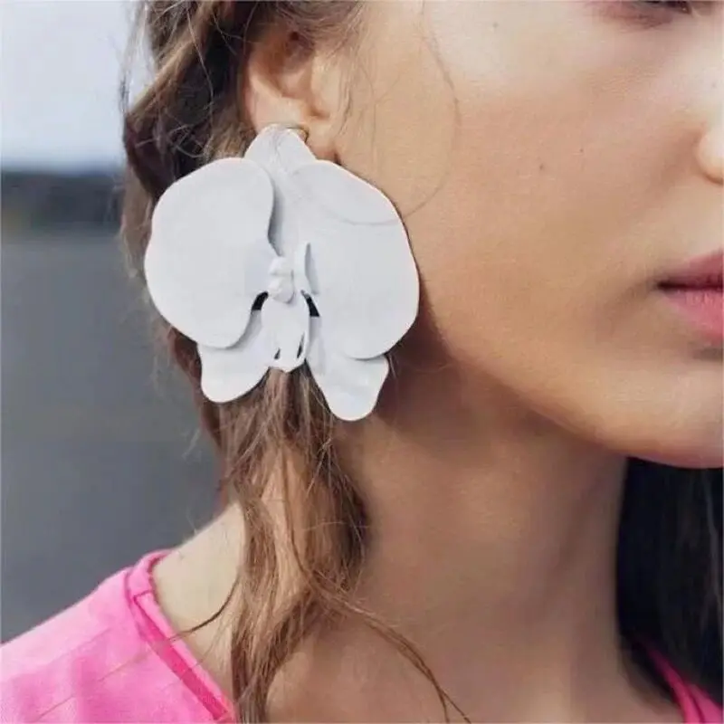 Metal Spray Painted Imitation Pearl Flower Earrings for Women Exaggerated Painted Floral Jewelry Gift flower earrings