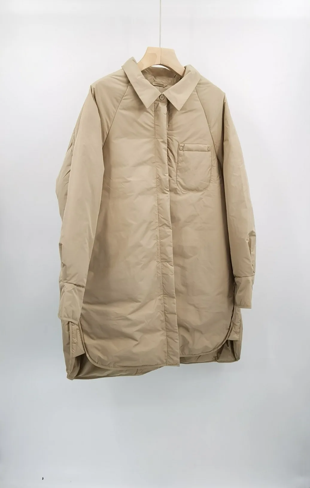 

2023 New for winter. Down. Outerwear, very warm, classic style generous, simple