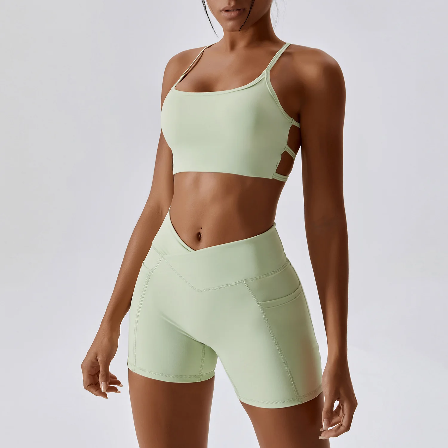 

Summer 2023 Women's Workout Wear Yoga Fitness Set U Shaped Neck Line Thin Straps Back Crossed Waist Side Patch Pockets Shorts