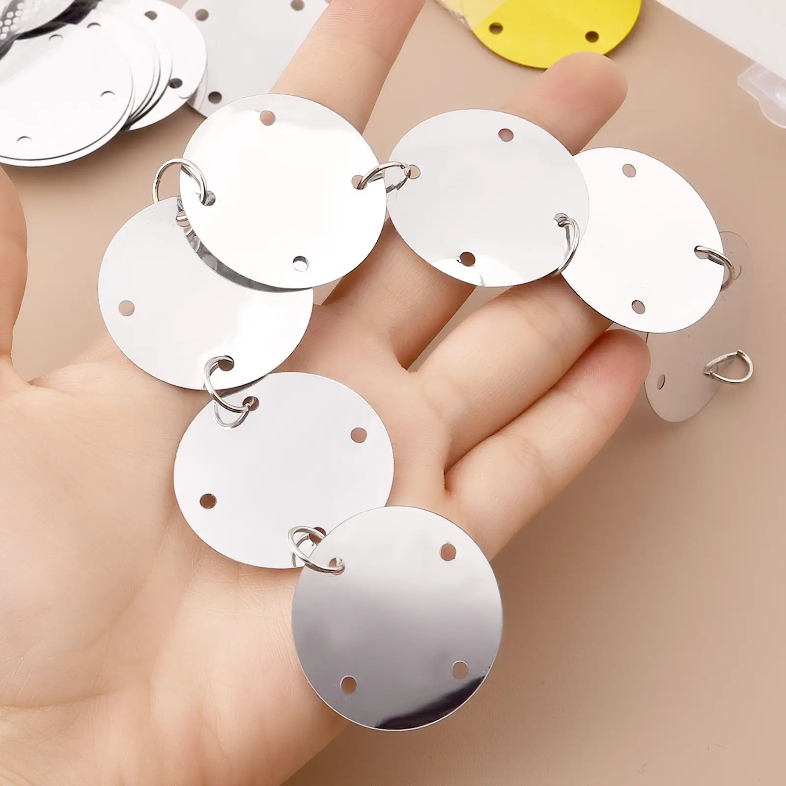 

50 г/упаковка, большие круглые Блестки с 4 отверстиями