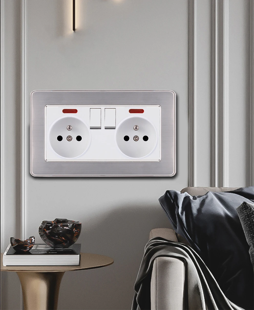 EIOMR-EU Tomada dupla com interruptor, Painel de