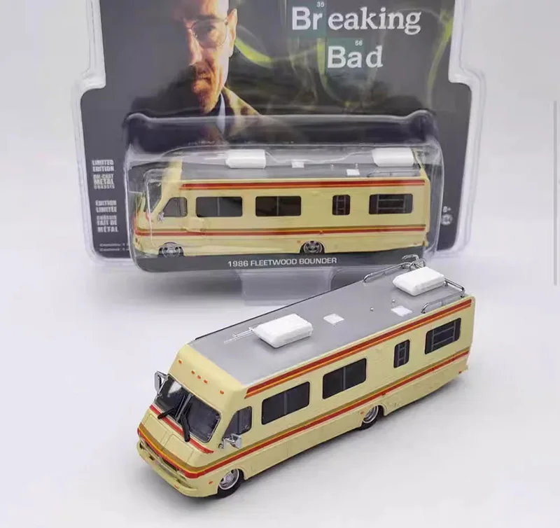 1/64 Greenlight 1986 Fleetwood Bounder RV - Desperado Car