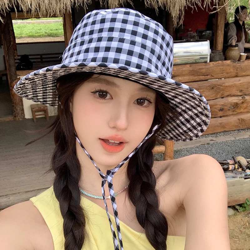

Retro Black and White Plaid Strap Mountaineering Caps for Women 2024 Summer New Travel Versatile Fashion Sunscreen Bucket Hat