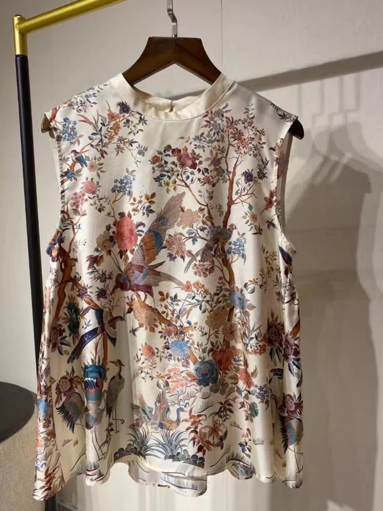 بلوزة مشجرة بدون اكمام