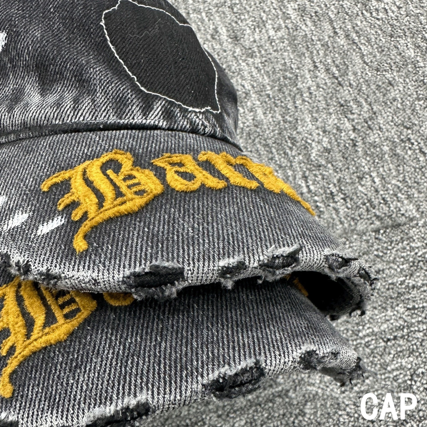 New Luxury 2023 Damaged Embroidery Denim Old Washing Mens