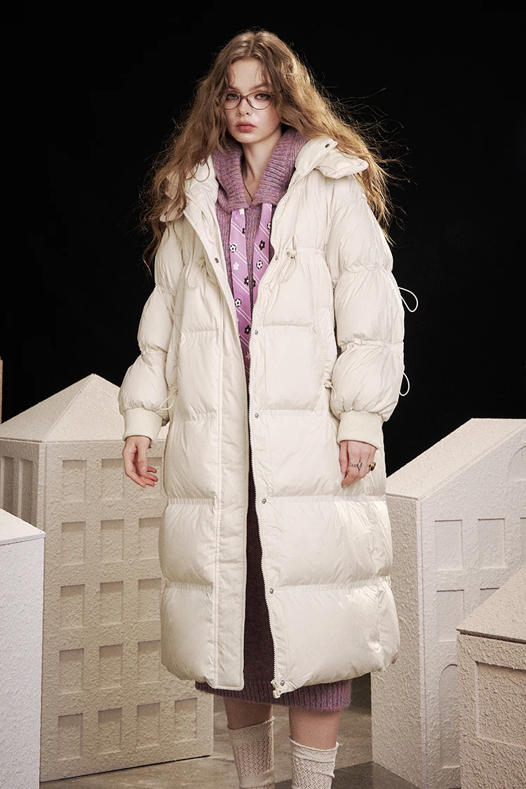 ELFSACK 2025 Winter New Arrivals Minimalist Long Solid Color Zippered Hooded Down Coat For Woman