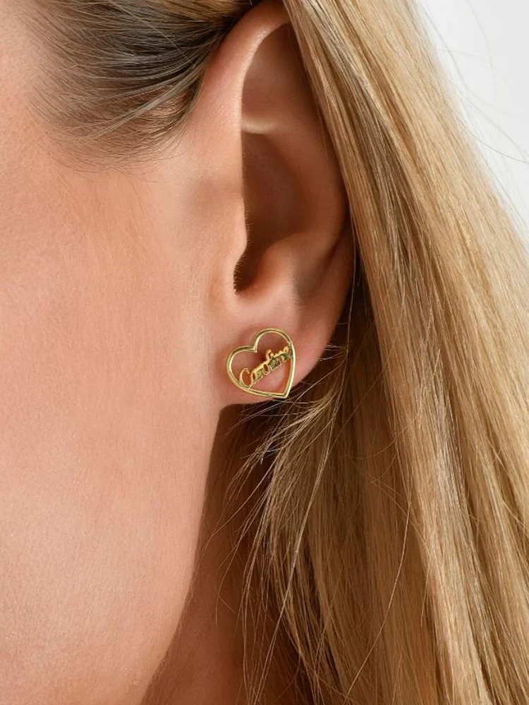 Рисунок 3 - Классические серьги в форме сердца с именем на заказ