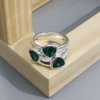 L'estate 2025 nuovo anello in argento con cristallo verde stile fata lucido e fresco, gli accessori da donna regalano agli amici regali di festa