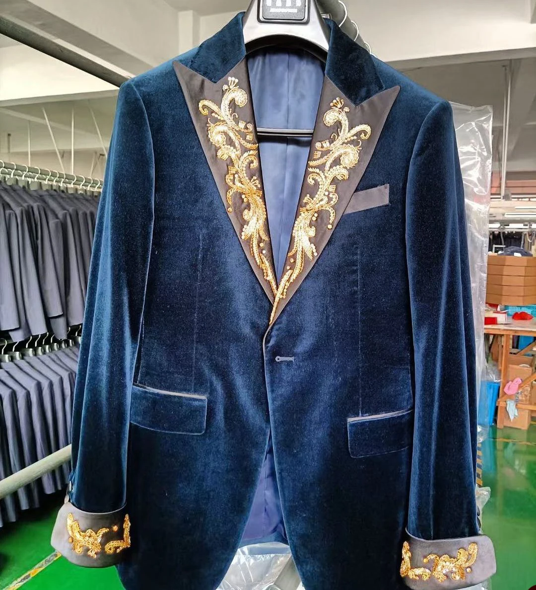 Autumn Luxury Men's Wedding Blazer Appliques Peak Lapel Groom Wear Velvet Tuxedos For Prom Evening Party Made Only Coat