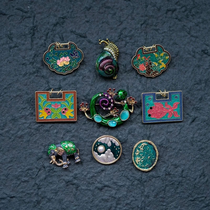 

Antique Chinese style Enamel Animal Brooches High End Vintage Elegant Metal Pins Women Accessorie