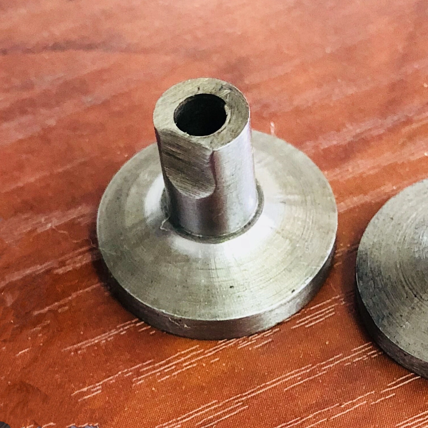 

Universal Metal Unpolished Fixing Base With Hole For Kerosene Lighter Dismantle Steel Wheel Rivets DIY Repair Replacement Tool