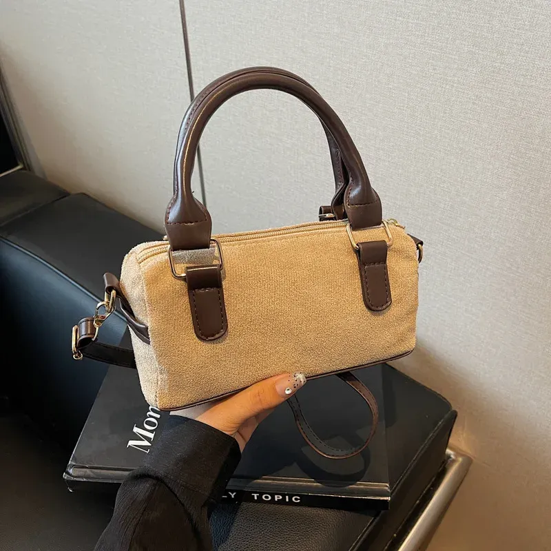 Chic Cute Crossbody Bag Unique Design Handbag Shoulder Bag for Girls Spring Summer New Style Boston Bag Versatile Fashion Access