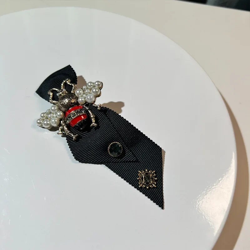 British Style Rhinestone Pearl Bee Tie Fabric Bowties Ties Clothing Short Necktie Shirt Collar for Men and Women Accessories bow tie