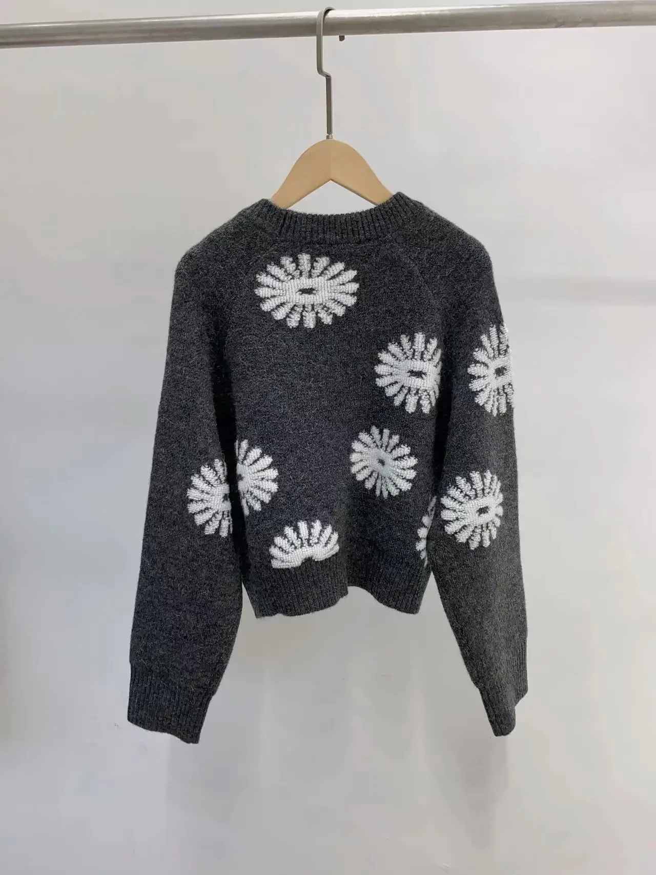 

Women Sweater Daisy Jacquard O-Neck Long Sleeve Fall Winter Casual Knitted Pullover