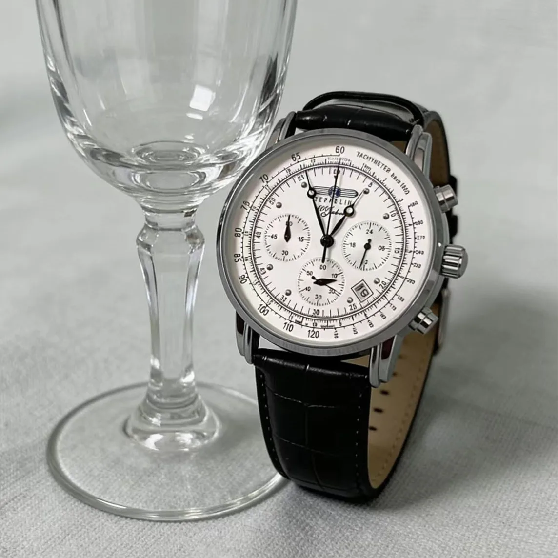 Elegant Men's Multifunction Quartz Watch: Fashionable Business and Casual Sports Design