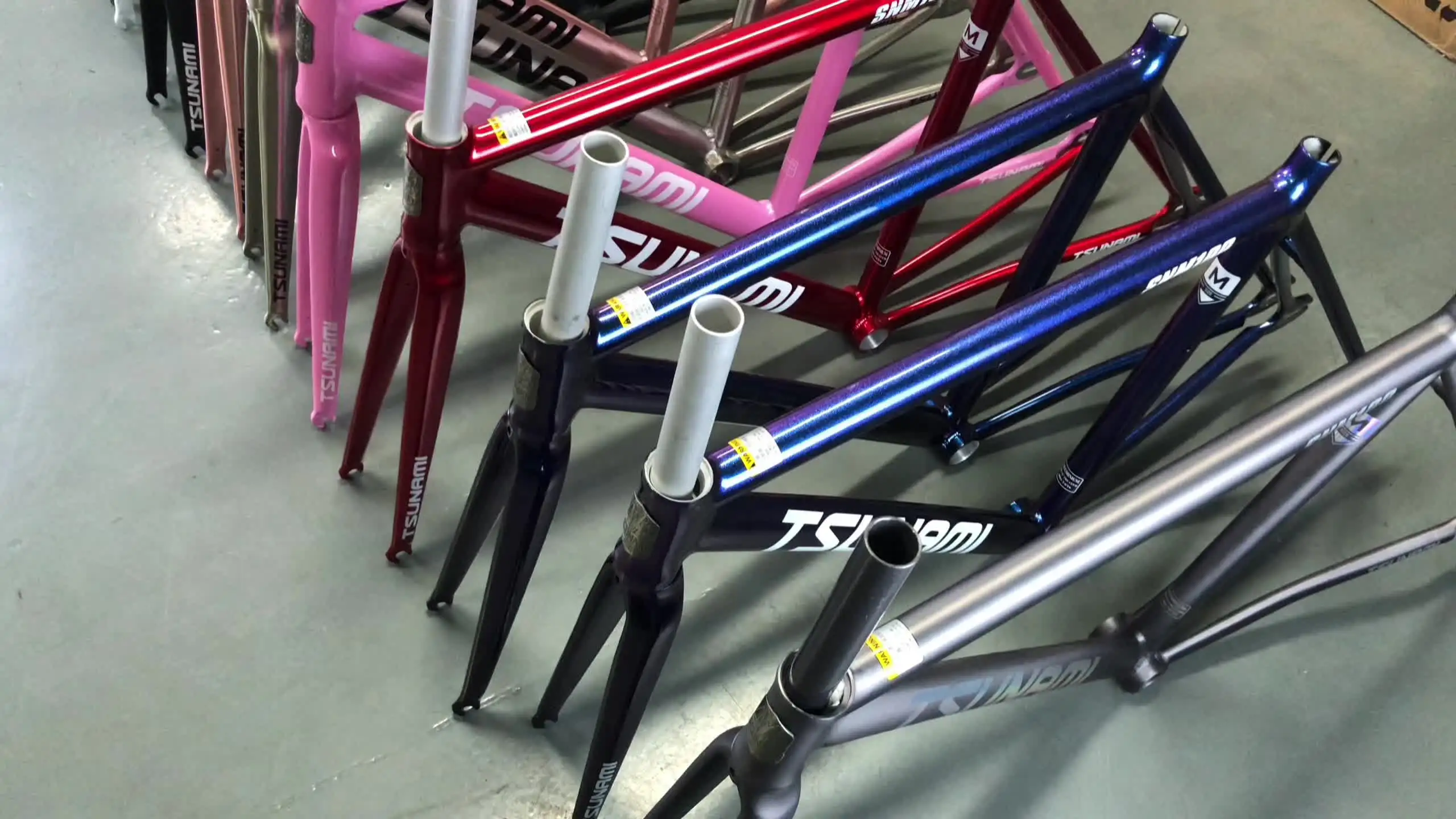 シングルスピード自転車部品 TSUNAMI SNM100 固定ギア自転車フレーム