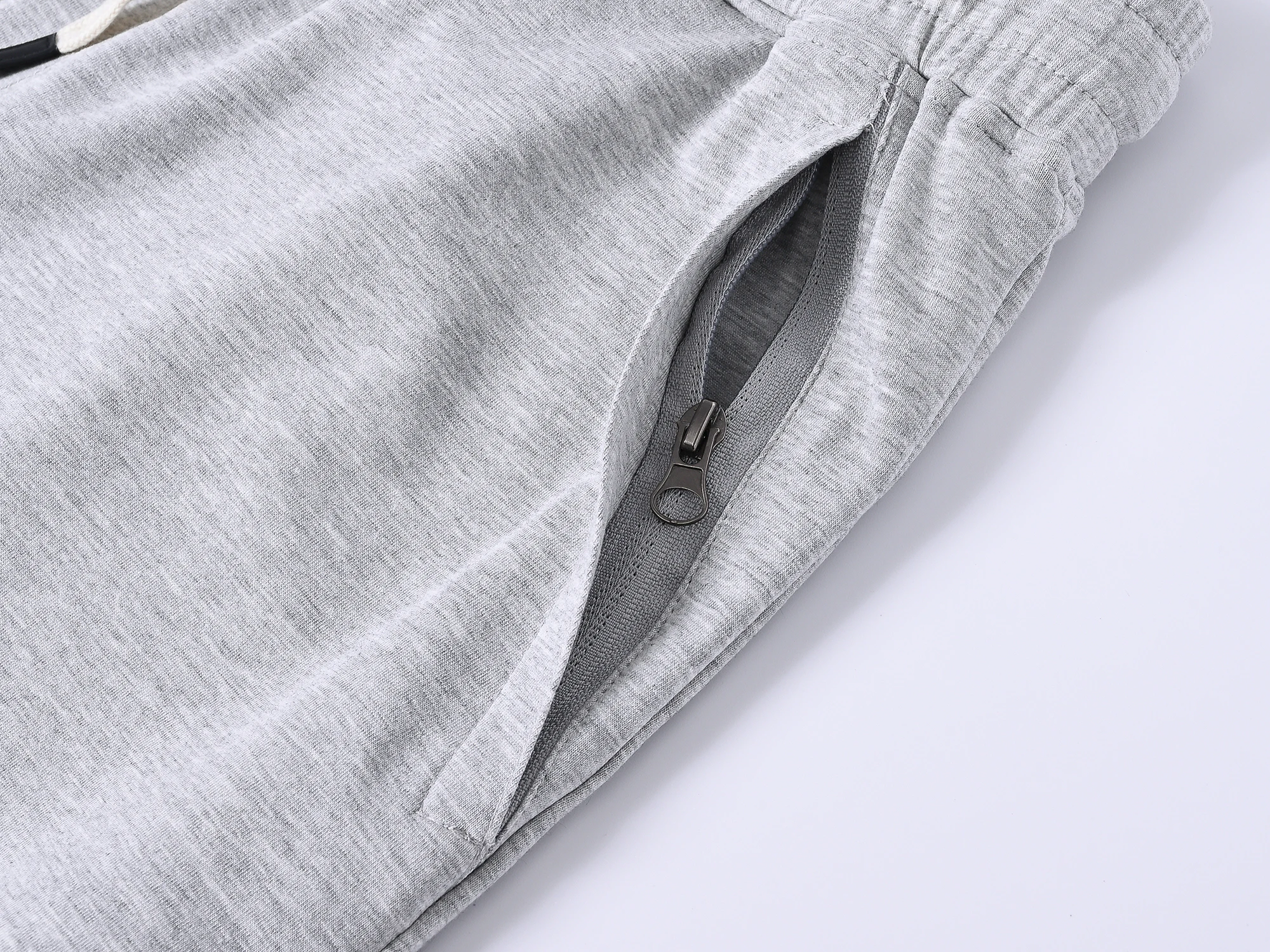 Lässige einfarbige Strickshorts für Herren, atmungsaktive Sommer-Sportshorts aus Baumwolle mit Kordelzug und Reißverschlusstaschen für den Sommer – Detail 9