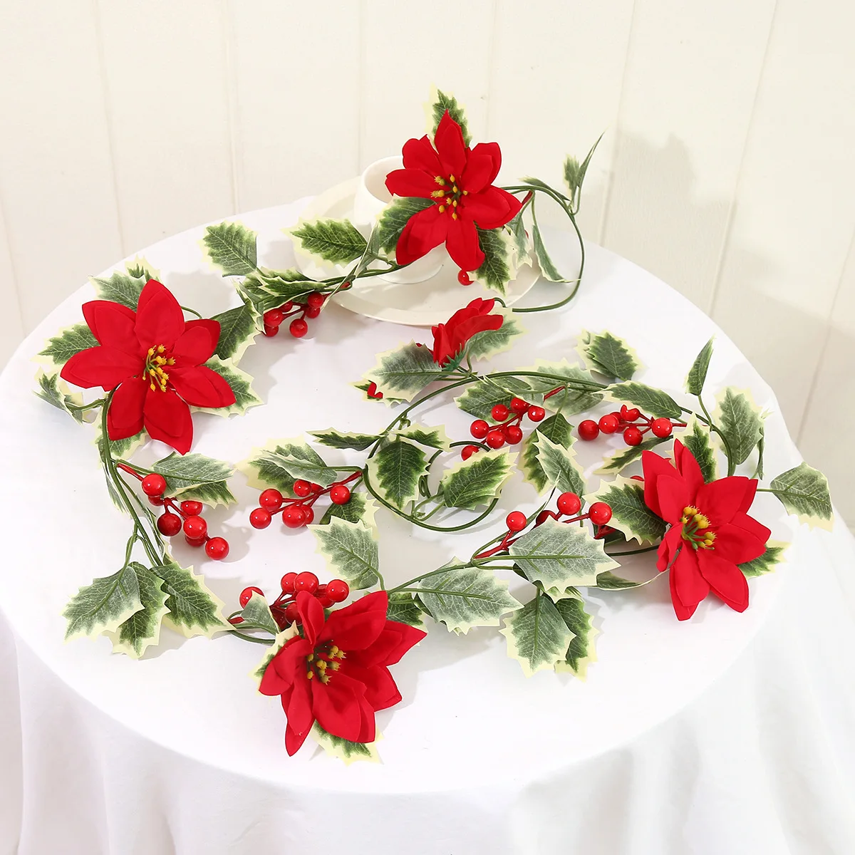 thumbnail image 1 of 8/2M Artificial Acebo Hoja Vid Bayas Rojas Flor de Pascua Navidad Ratán Interior Fiesta Árbol de Navidad Corona Decoración, 1 of 5