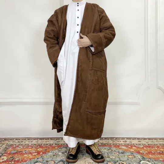 فروة رجالية شتوية فاخرة – تصميم تراثي بلمسة عصرية