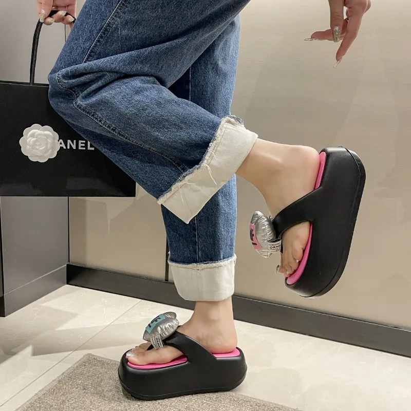 Lightweight Women's Flip Flops with Platform and Clip Toe for Casual Summer Style and Comfort on The Beach， Elevator Shoes