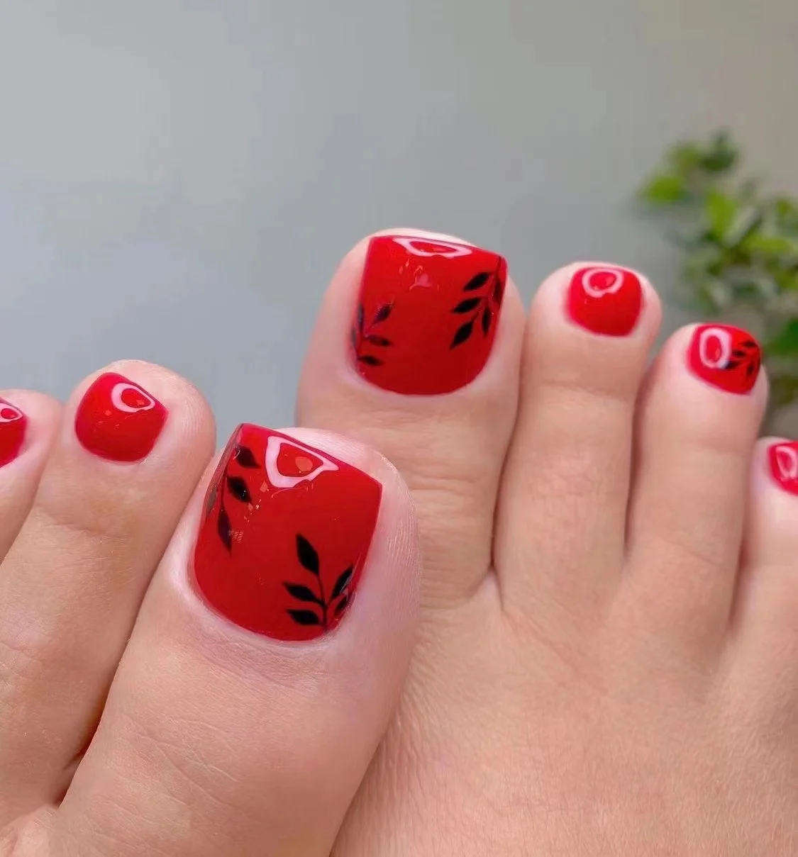 10 Trendy Toe Nail Art Designs for Fashion-Forward Feet