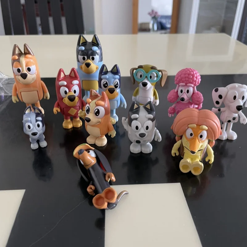 

Фигурки Bluey Friends, игрушки для семьи, 4-12 шт., милые подвижные экшн-фигурки, игрушки, мультяшная модель из ПВХ, кукла на новый год 14 + лет 18 +