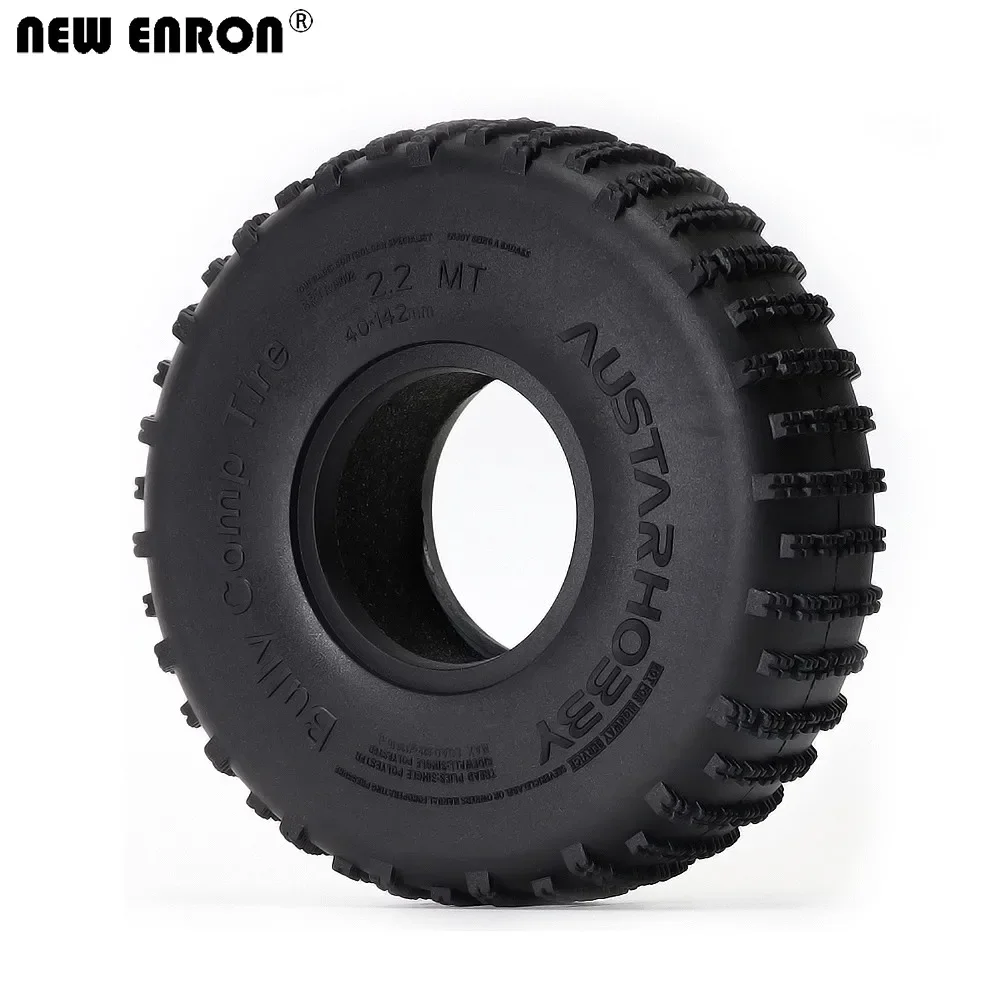 Quatre pneus de compétition 2.2 pouces 140x42mm pour crawler RC empilés, mettant en valeur leur design tout-terrain.