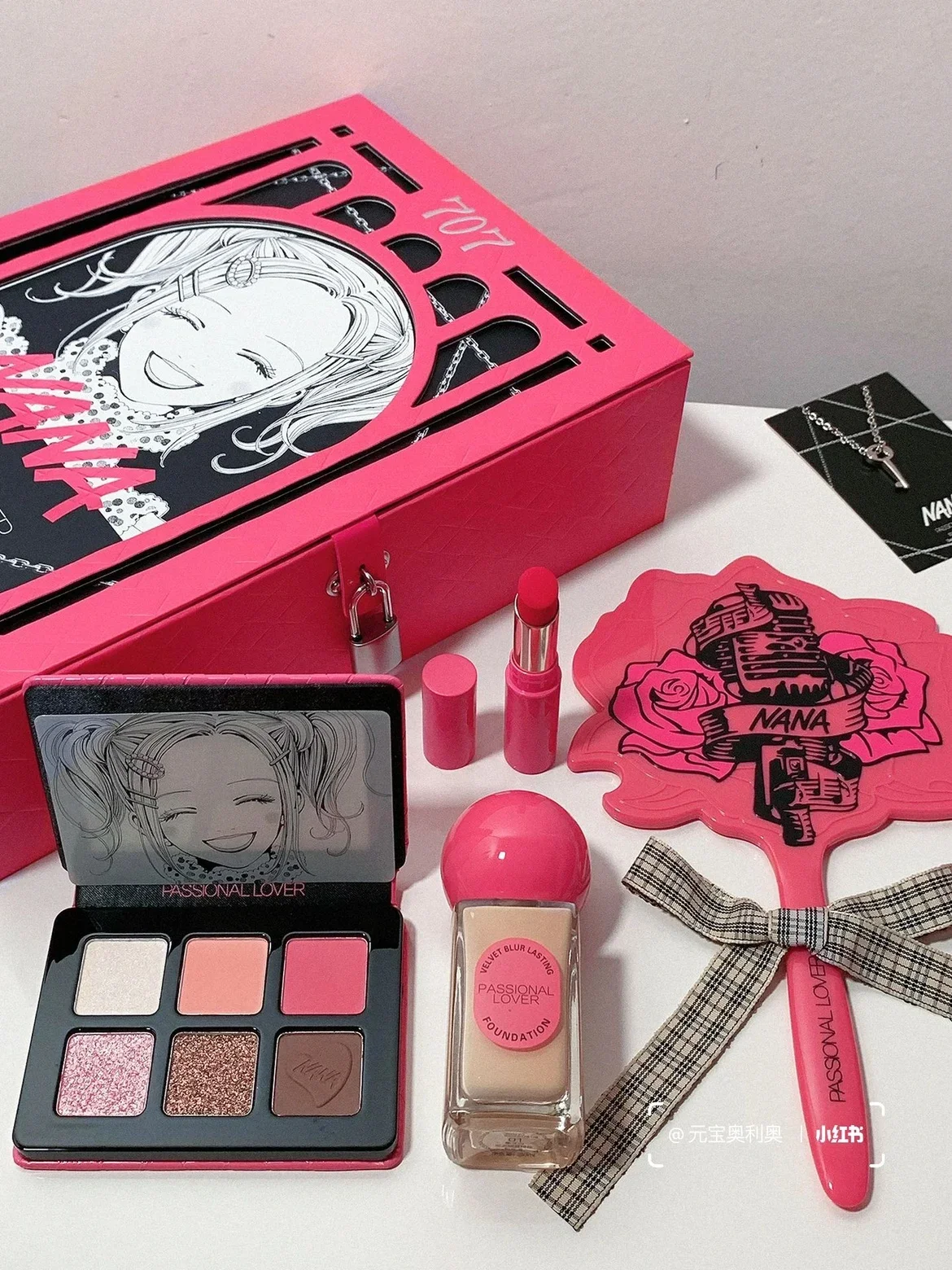 thumbnail image 1 of En existencia Caja de regalo de maquillaje con nombre de Nana de Anime, paleta de sombras de ojos y base de lápiz labial para chica sexy, regalo cosmético de larga duración sexy, 1 of 5