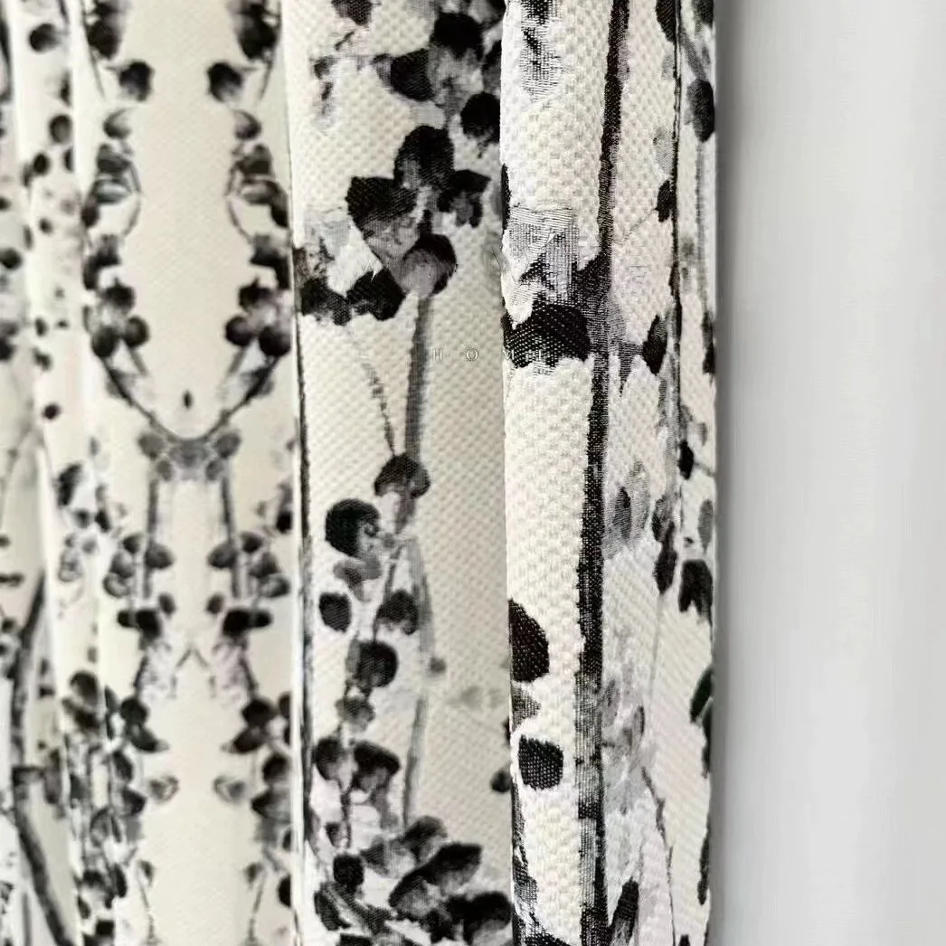 Рисунок 3 - Новинка, жаккардовые шторы с черно-белыми