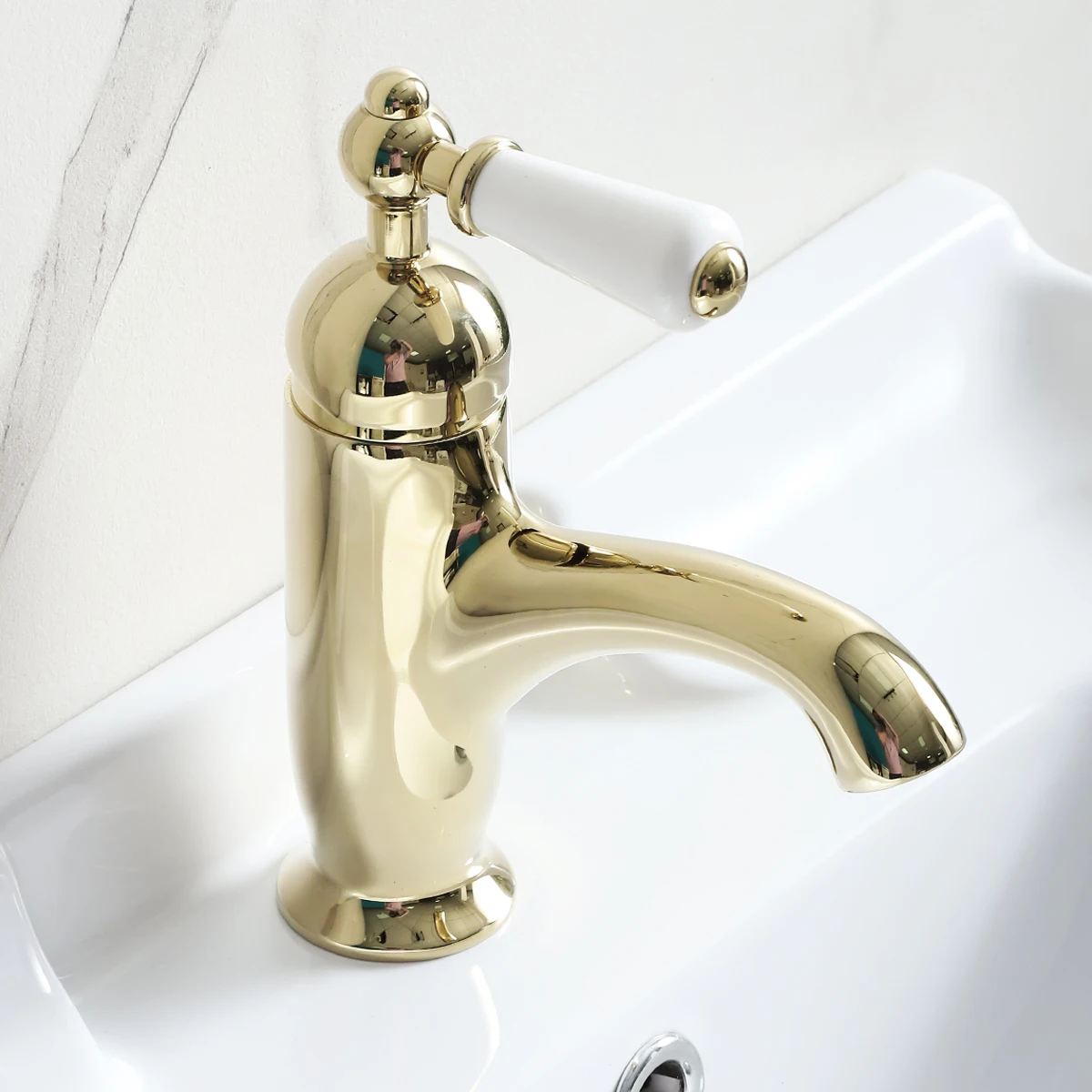 

European retro all copper single handle washbasin faucet ceramic handle manual style washbasin cold and hot faucet
