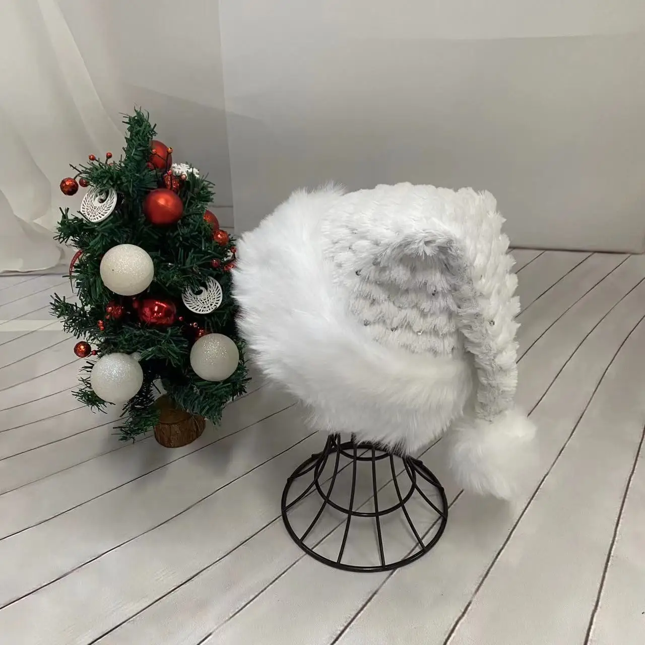 

White Soft Plush Christmas Hat Party Snowflake Santa Hats White Xmas Decoration Hat New Year Decoration Holiday Party Supplies