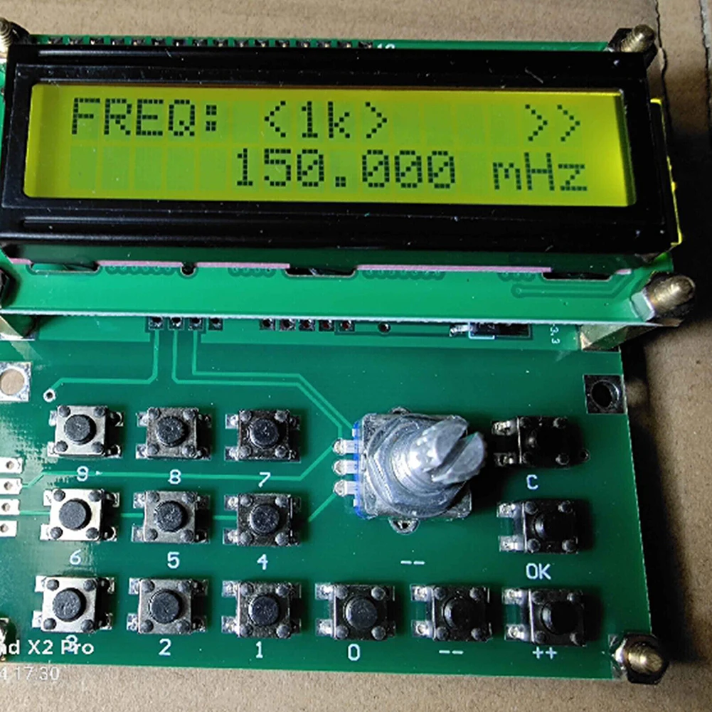Signal generator RF Signal Generator RF Frequency Generator Board LED Display 35-4000MHZ ADF4351 80*75*30mm Tool Accessories
