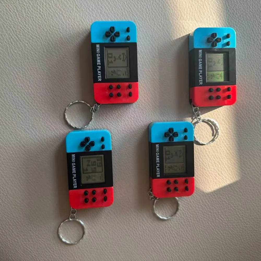 2026 미니 휴대용 게임기 키체인 (벨 포함), 귀여운 비디오 게임 펜던트, 휴대용 백팩 열쇠고리 액세서리 (선물용)