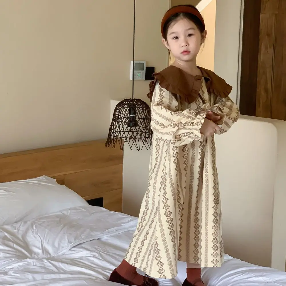 

Girls vintage Floral long style dress children big turn-down collar long sleeve dress Kids cotton loose princess dress