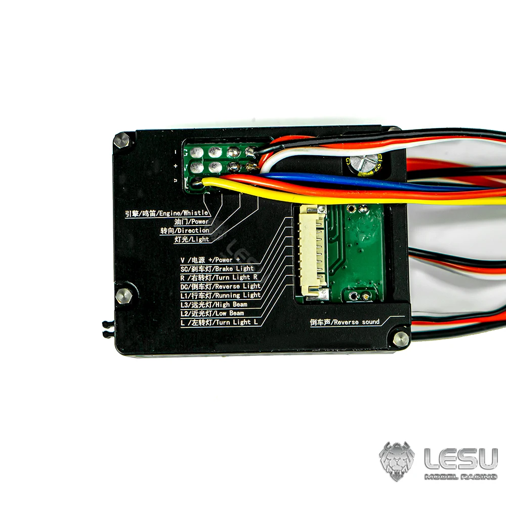 Installation du Kit LED et Système Sonore LESU sur un camion benne 1/14 RC, éclairage allumé et haut-parleur fixé.
