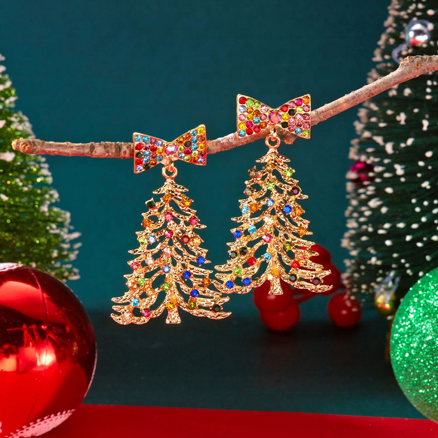 Weihnachten Damen Creolen-Set mit funkelndem Kristall-Zirkon-Baum-Anhänger, Neujahr, Party, Schmuck, Geschenk – Detail 6