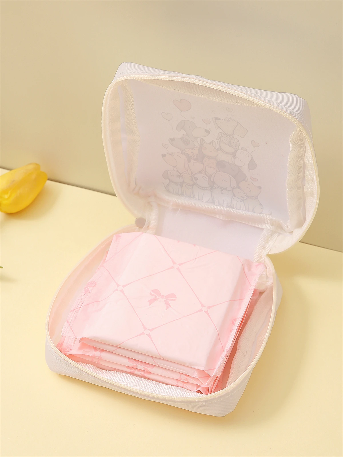 Cartoon dog pattern printed sanitary napkin storage bag, women's lightweight tissue bag, sanitary tissue bag