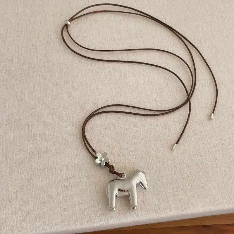 1pc Metal Horse Pendant Necklace For Women Simple Adjustable Long Rope Sweater Chain Fashion Versatile Jewelry Accessories