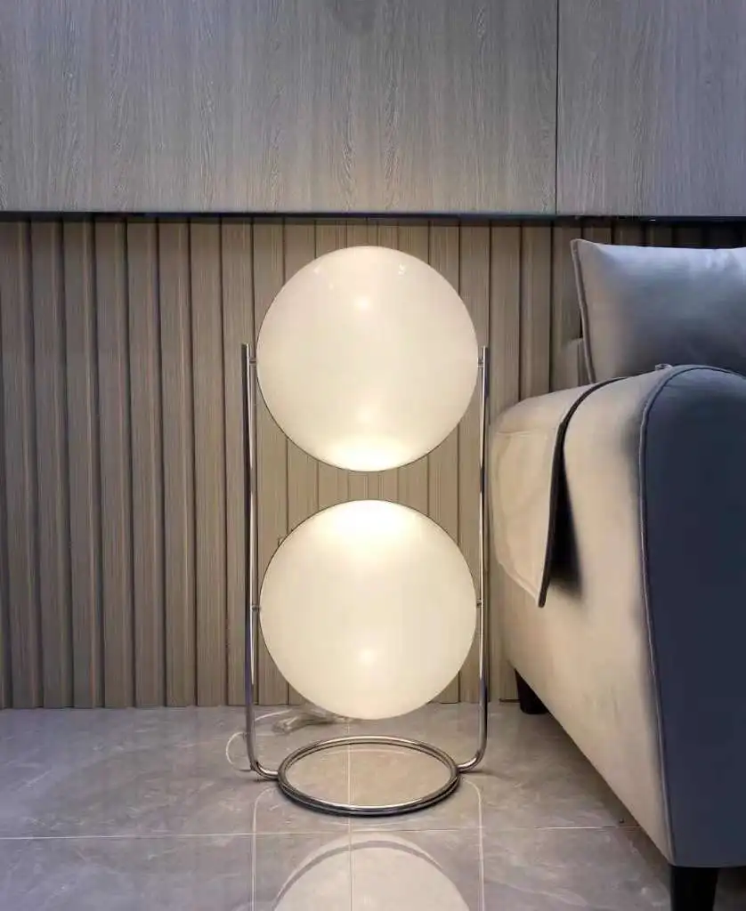 Lampe boule sur pied design