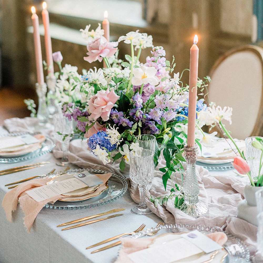 Chemin de table en dentelle rose blush