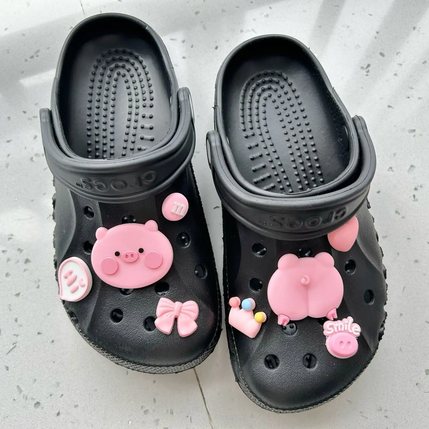 

Pink Pig Set Croc Charms Pack Cute Decoration Lovely Accessories Ins Popular Adornment for Clogs Sandals Kids Boys Girls Gifts