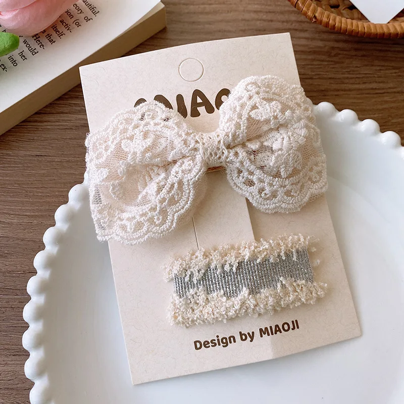2pc weiße Farbe Spitze bestickte Baby Haars pangen gestrickte Haars pangen Stifte Kinder Blume Haarnadeln BB Haars pange Mädchen Haarschmuck – Detail 4