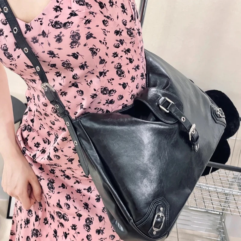 2024 Autumn New Women's Bag Large Capacity Retro Style Crossbody Bag Fashionable and Cool, Perfect for Casual Use From Guangdong