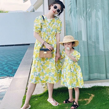 thumbnail image 1 of Nuevo vestido floral de moda para madre e hija, lindos conjuntos familiares a juego para fiestas entre padres e hijos, ropa para madres y niños para carnaval de Navidad, 1 of 5