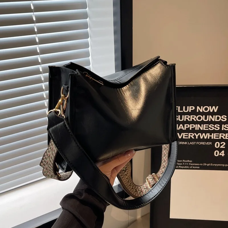 Women's Shoulder Bag Retro Solid Color PU Leather New Large Capacity Crossbody Bag Commute Casual Shopping Classic All-match