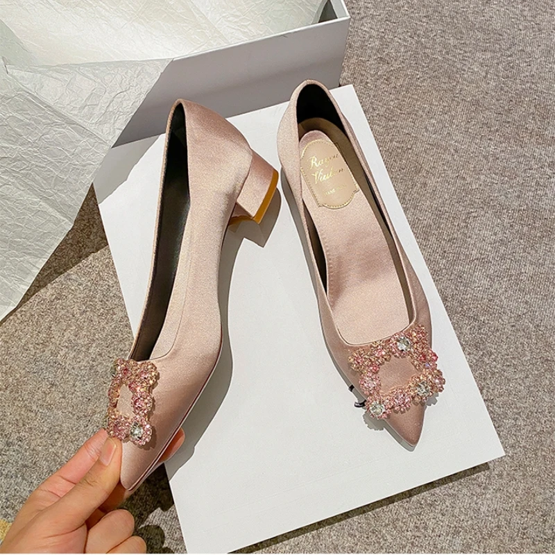 Bridal Wedding Shoes 2023 New Red Satin Pointed Middle Heel Water Diamond Shallow Mouth Single Shoe Women's Thick Heels Pumps3cm