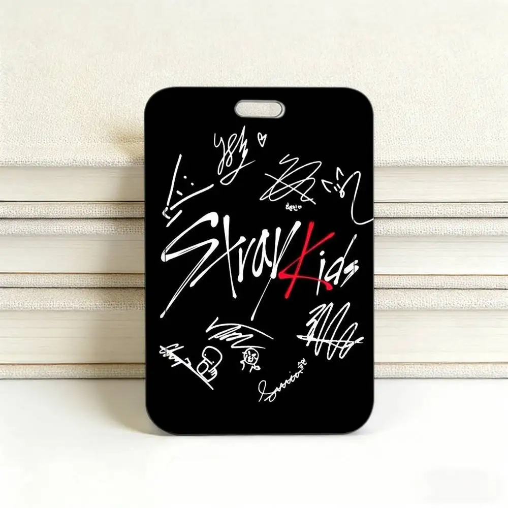 Kpop S-Stray Kids Weiches Halsband mit Plastik-Ausweishülle, Leichter Mitarbeiter-Ausweishalter, Langlebige Ausweishülle – Detail 6
