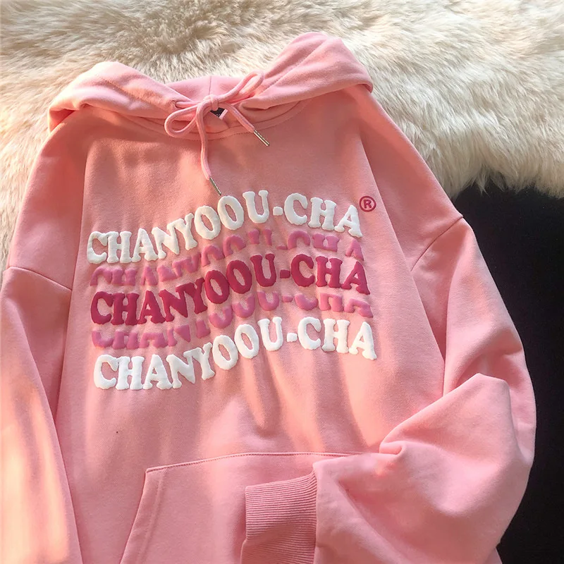 Рисунок 2 - Женские толстовки с капюшоном и надписью